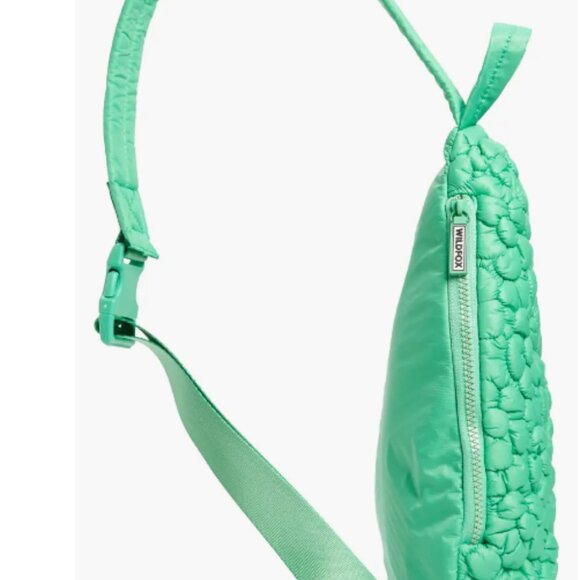 WILDFOX Blue Cloud Quilted Sling Pack flower flower puffer NWT backpack - Picture 8 of 11